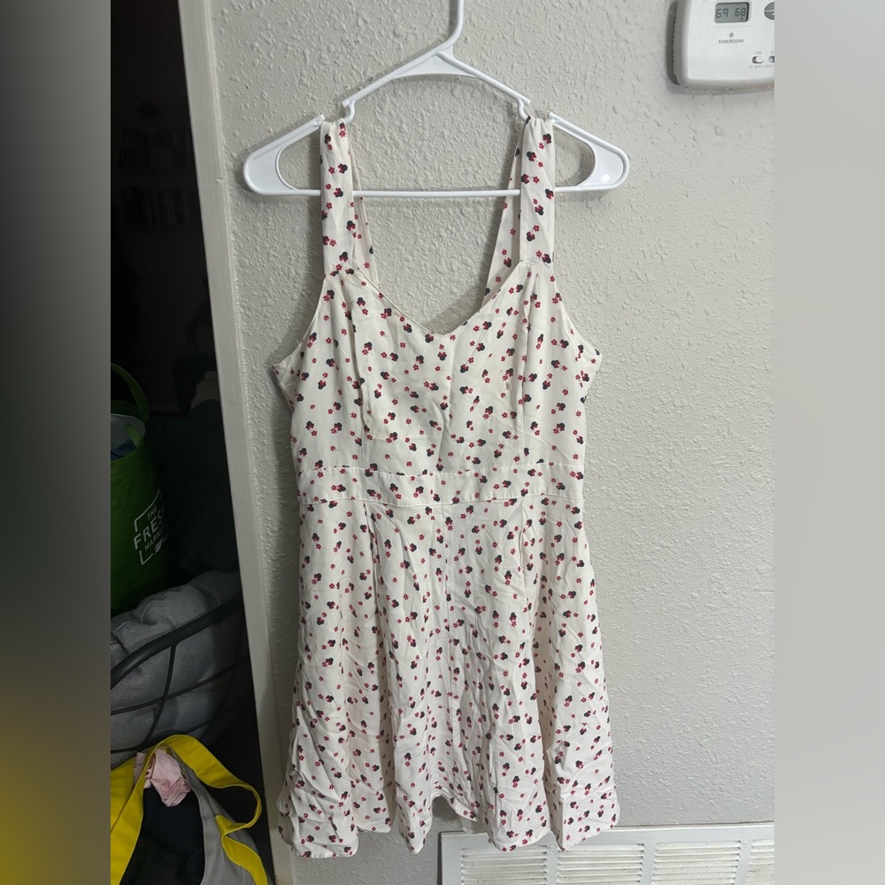 Lc Lauren Conrad Disney Floral Top Size 16